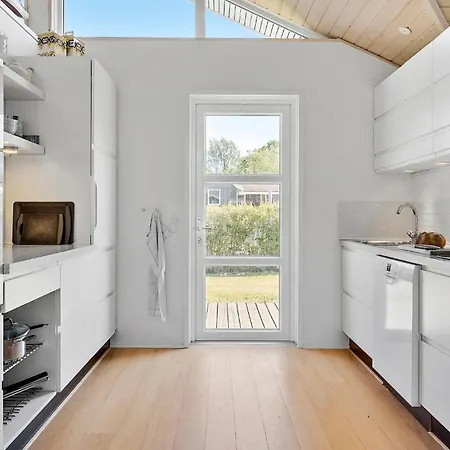 Holiday home Stunning In With Kitchen Farso