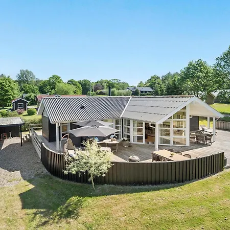 Stunning In With Kitchen Holiday home *