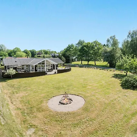 Stunning In With Kitchen Holiday home *